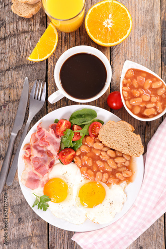 english breakfast with bean, egg, bacon and bean