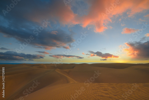 After Sunset in the desert, Beautiful blue sky and fluffy pink blue clouds. Fine, golden sand of the dunes of the desert in Maspalomas, Gran Canaria at Canary islands, Spain © Jordanj