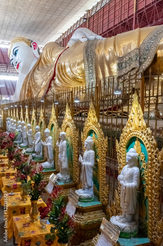 Reclining Buddha statue at Chaukhtatgyi Paya