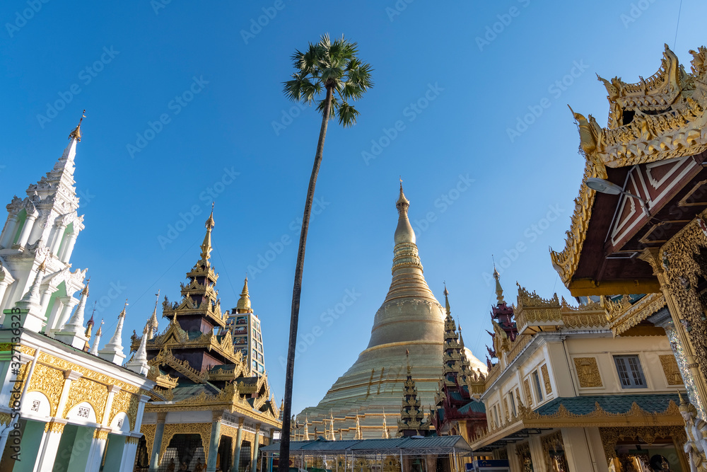 Fototapeta premium Shwedagon Paya Zedi