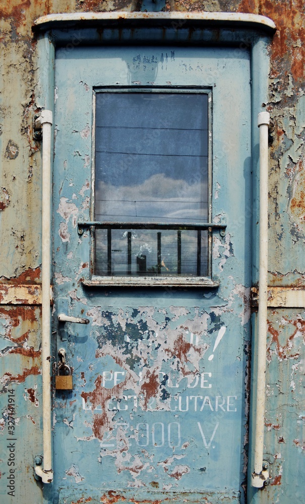 Naklejka premium old window with shutters