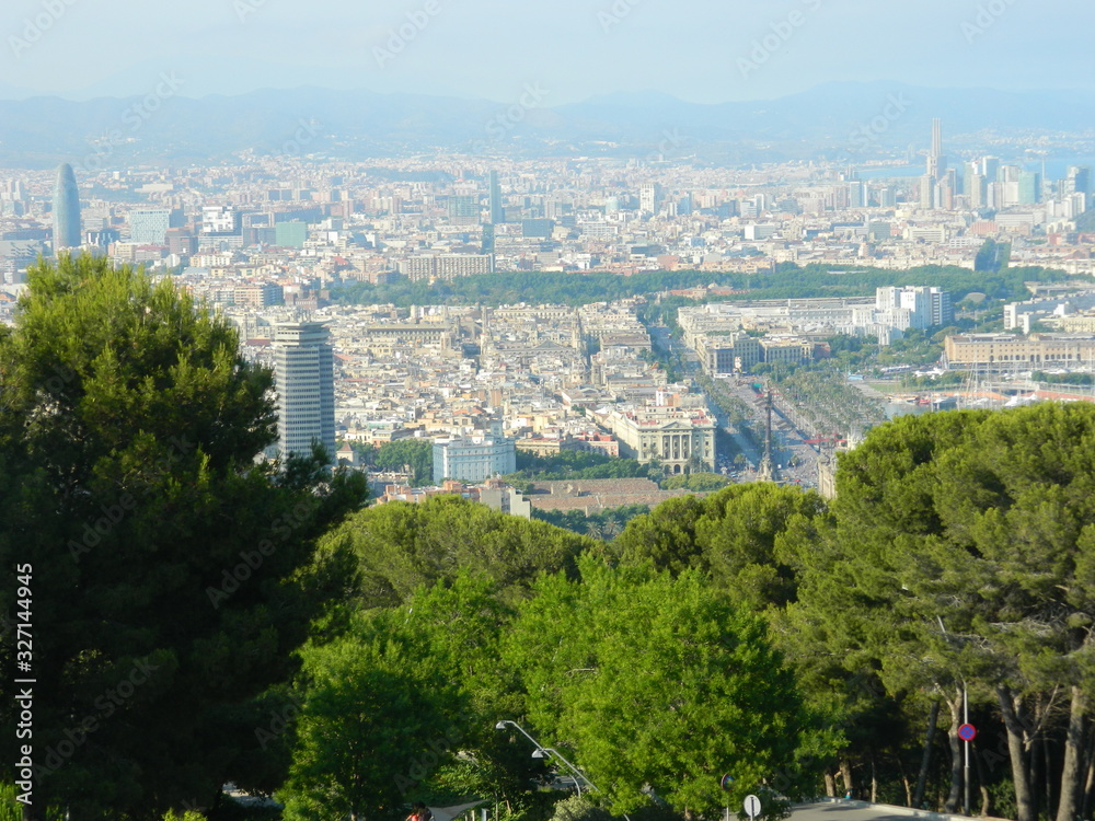 vista de la ciudad desde lo alto de la montaña