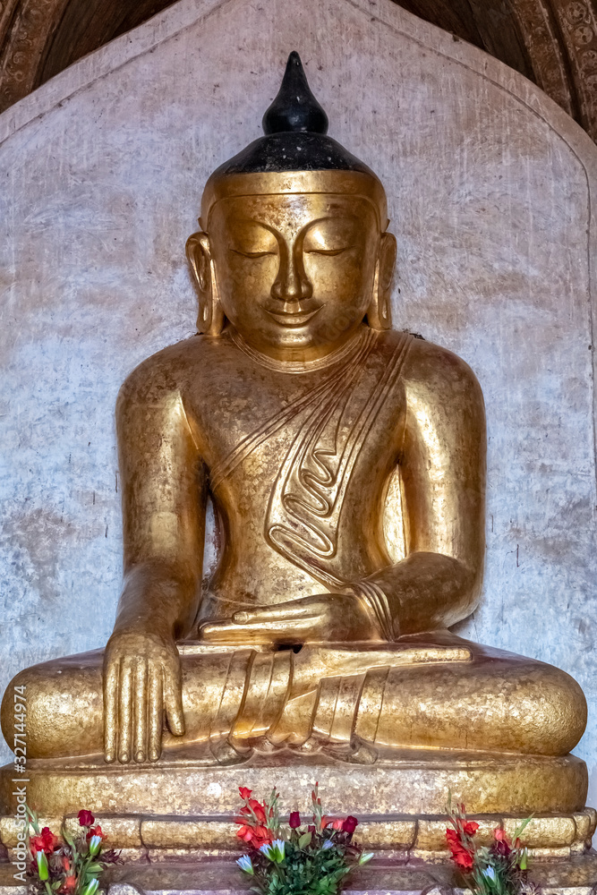 Seated Buddha statue at Dhamayan Gyi Temple Seated Buddha statue at Dhamayan Gyi Temple