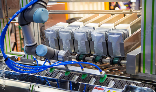 Robot arm lifting pouch for seal sensor inspection