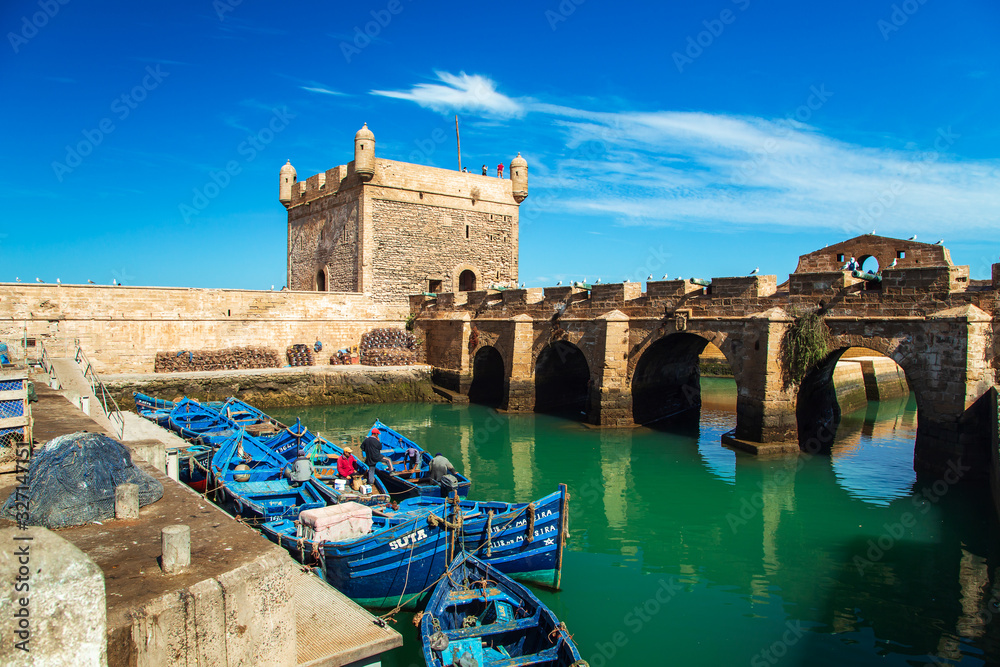 Obraz premium The famous blue boats in the port of Essaouira.