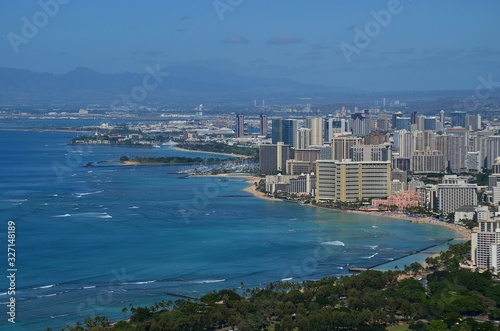 Blick auf Honolulu mit vorgelagerten Korallenriffen