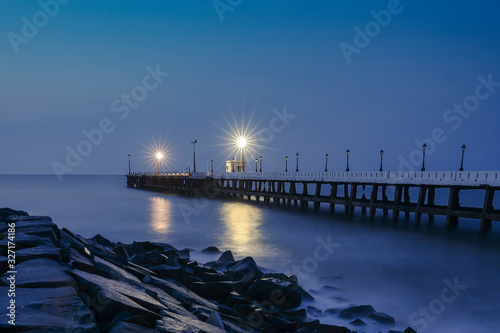 Fotografija Rock beach or Pondicherry Beach is the popular stretch of beachfront with rocks in the city of Puducherry along the Bay of Bengal