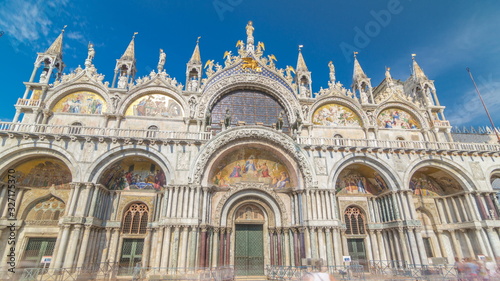 Basilica of St Mark timelapse . It is cathedral church of Roman Catholic Archdiocese of Venice © neiezhmakov
