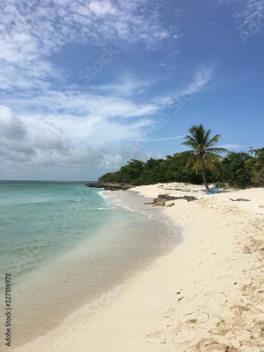 Fototapeta Naklejka Na Ścianę i Meble -  Beach impression on a Caribbean coast