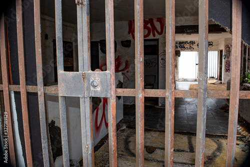 Εκτύπωση καμβά abandoned building