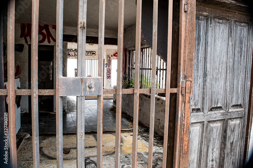 Εκτύπωση καμβά abandoned building