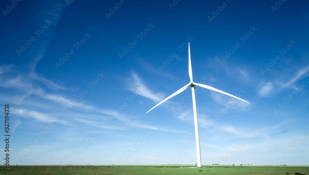 Molino eolico, energia renovable, verde campo Molino eolico, energia renovable, verde campo