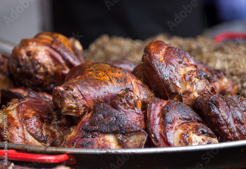 Foto Roasted pork knuckle on plate