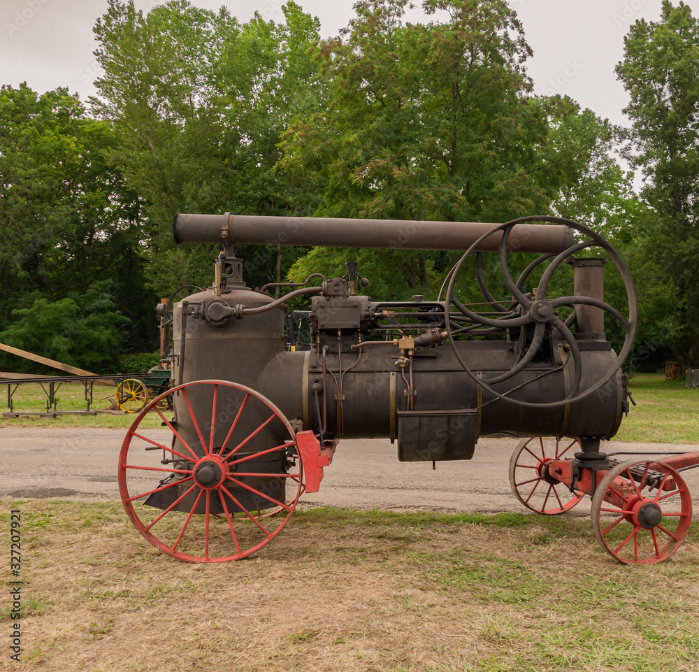 Ancienne machine à vapeur utilisée autrefois par les agriculteurs