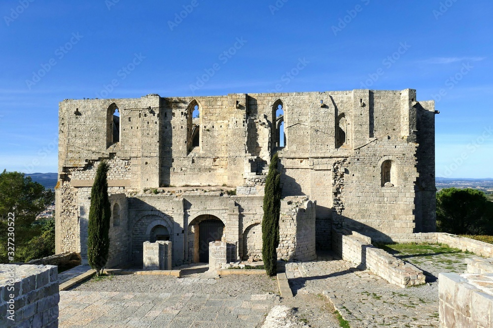 Obraz premium Ruines de l'abbaye Saint-Félix sur les hauteurs de Gigean