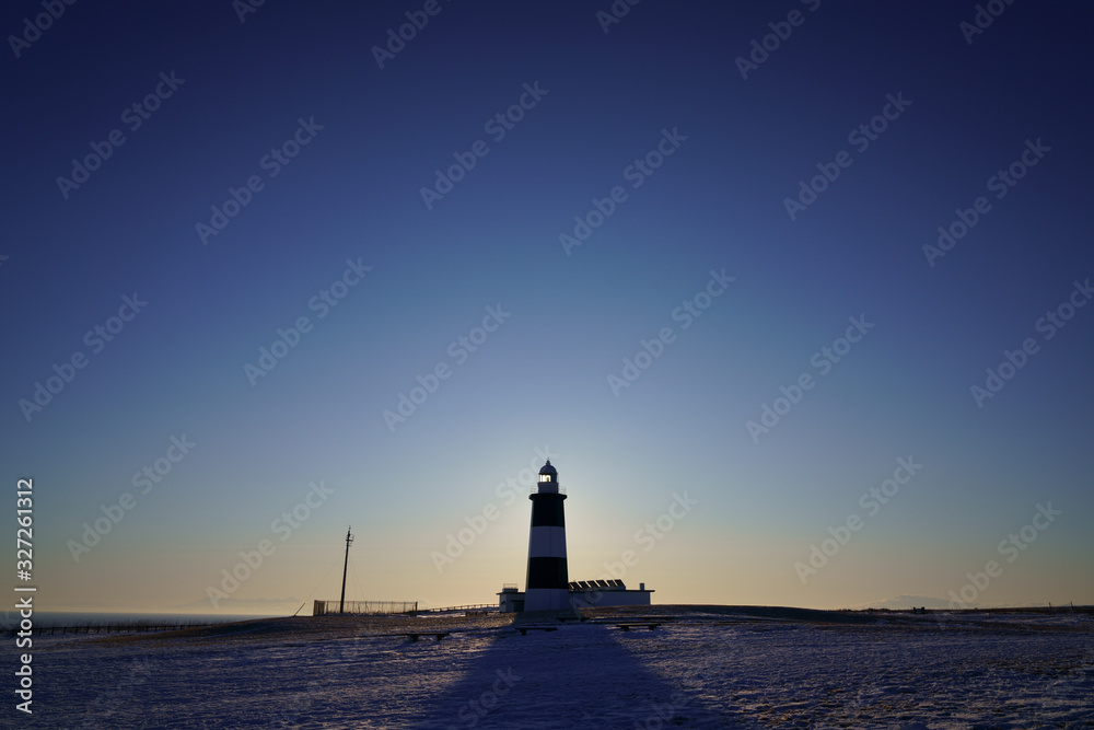 早朝の灯台