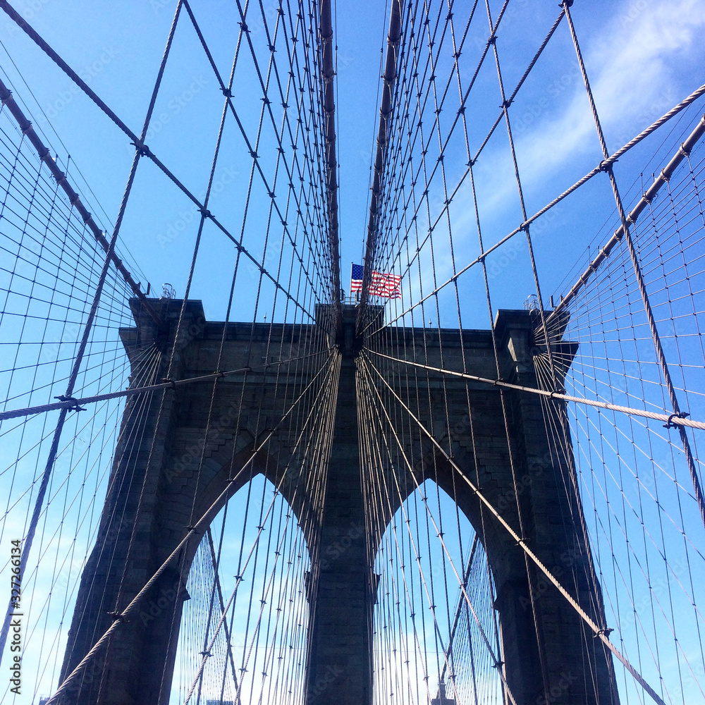 Obraz premium American flag on Brooklyn bridge