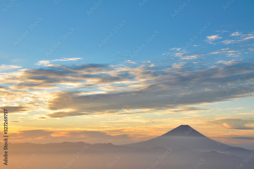 富士山　風景　日の出　赤　空　かすみ