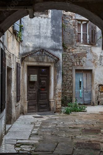 Fototapeta Naklejka Na Ścianę i Meble -  Street in the old town of Vodnjan, Istria, Croatia