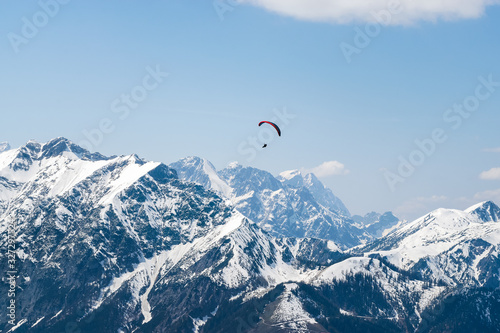 Paraglidin over alps