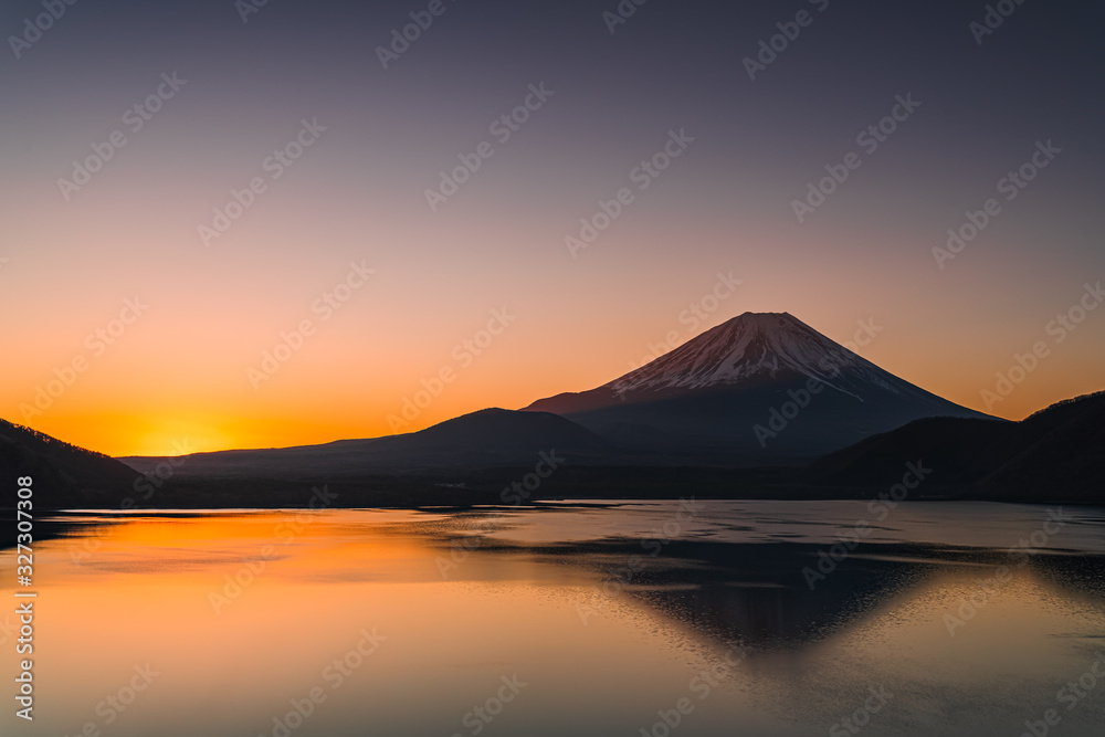 朝焼けに染まっるMt.Fuji