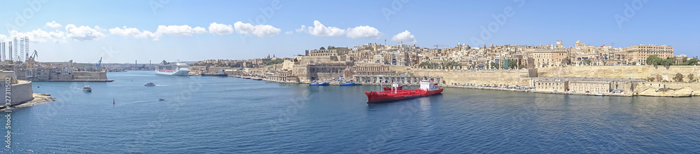 Navire de croisière, port de La Valette, île de Malte.