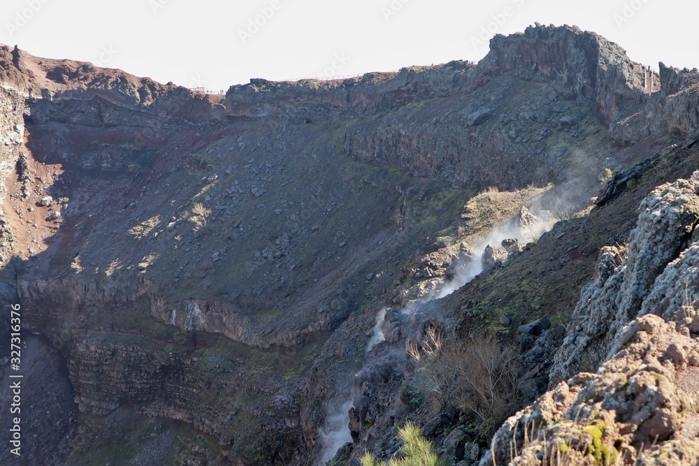 Vesuvio – Fumarole nel cratere Vesuvio – Fumarole nel cratere