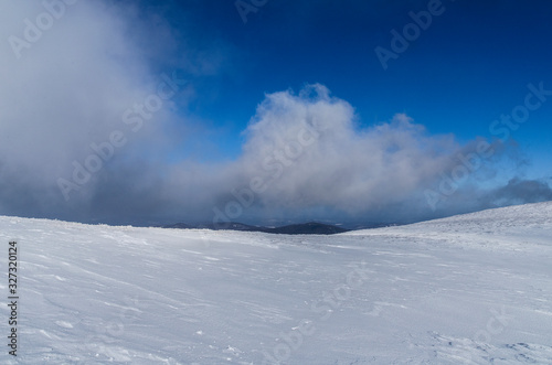 Fototapeta Naklejka Na Ścianę i Meble -  Bieszczady zimą połoniny