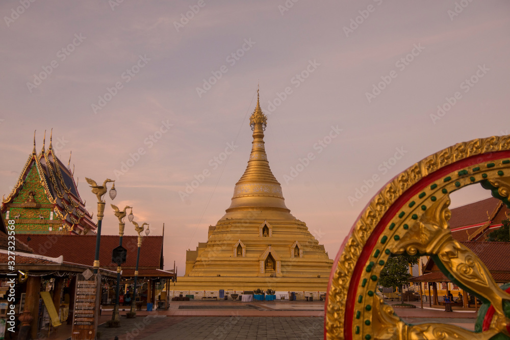 Fototapeta premium THAILAND KAMPHAENG PHET WAT BOROMMATHAT