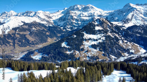 Lenker Bergpanorama in der Schweiz photo