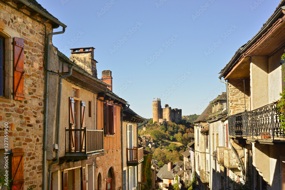 Naklejka premium Château de Najac (12270) au bout du village, département de l'Aveyron en région Occitanie, France