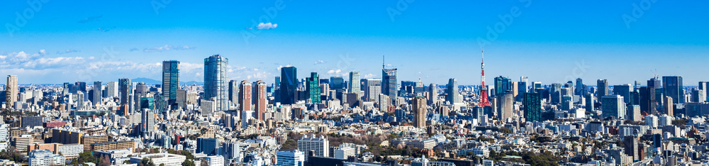東京　青空と都市風景　ワイド
