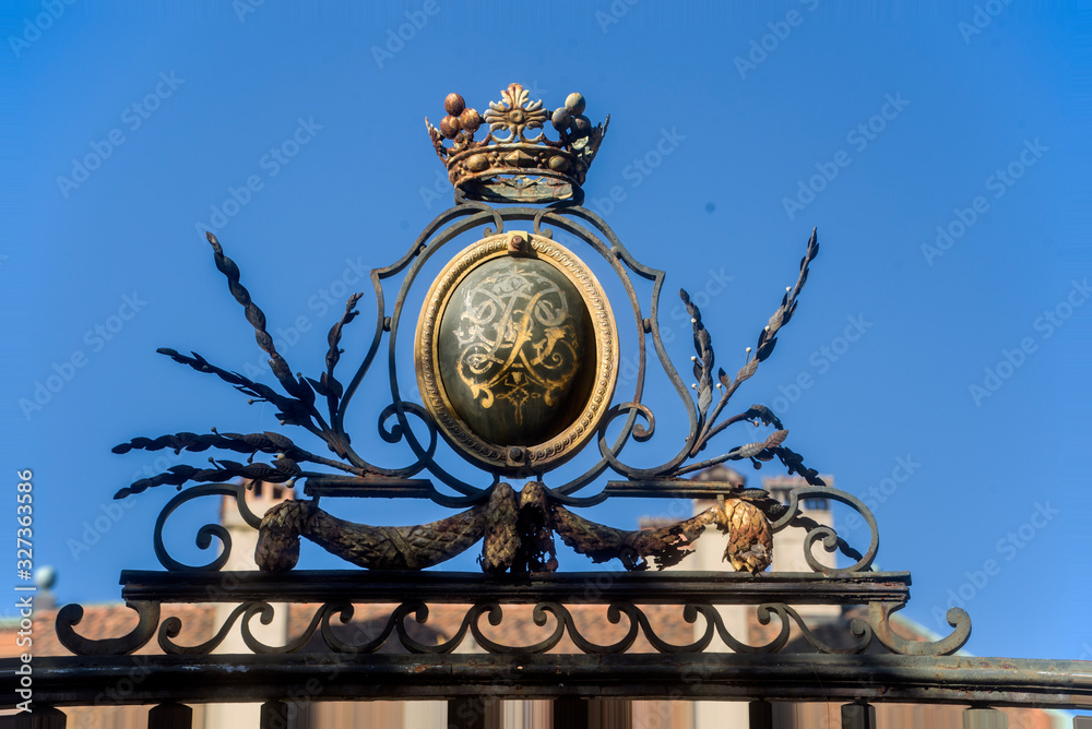 Obraz premium coat of arms on the entrance of The Palace du Peyrou, large mansion built in 18th century for Pierre-Alexandre Du Peyrou, in Neuchatel, Switzerland