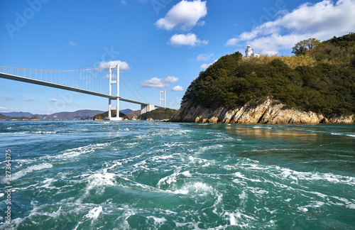 来島海峡の急流・渦潮。瀬戸内海、しまなみ海道の風景。