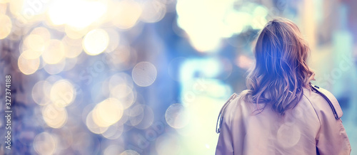 Fotografia spring portrait of a girl with beautiful bokeh, happy beautiful woman on a walk