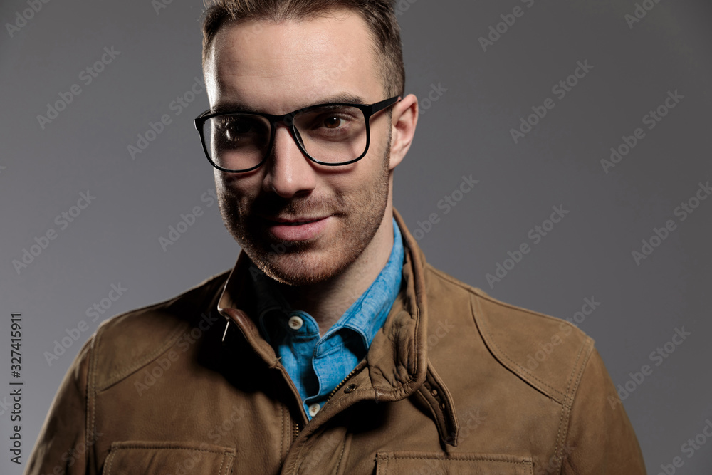 Fototapeta premium Focused fashion model curiously looking forward