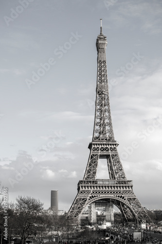 Fototapeta Naklejka Na Ścianę i Meble -  Torre Eiffel de Paris en blanco y negro