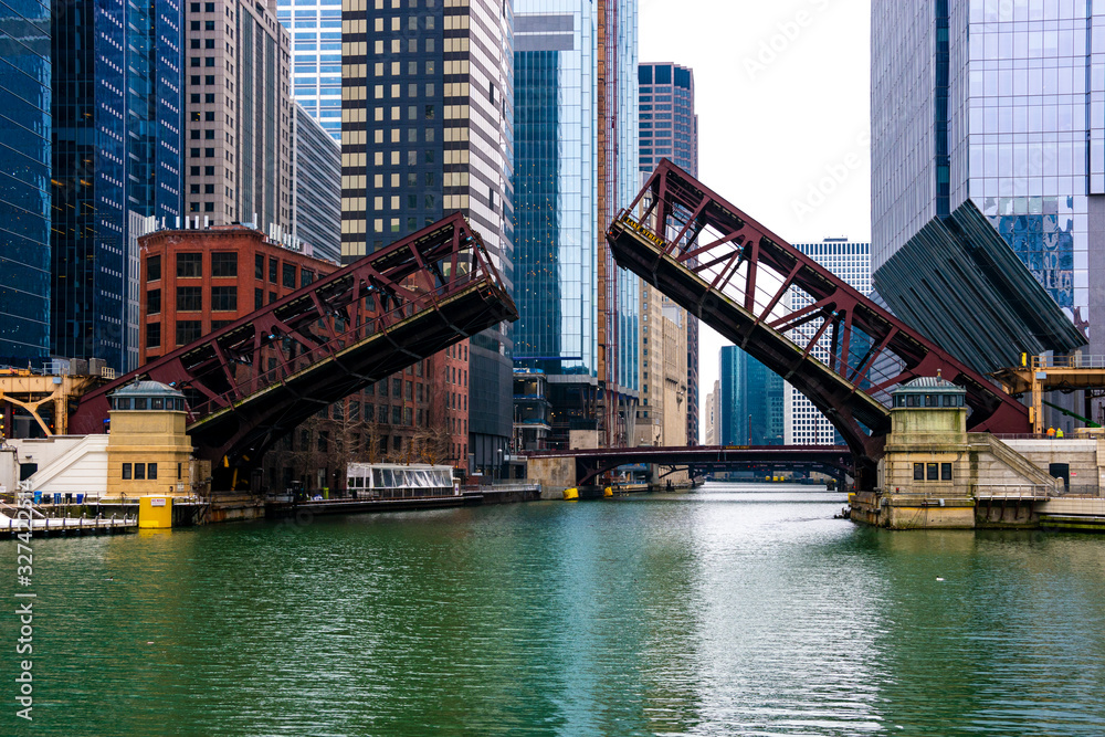 Fototapeta premium Lake Stree bridge lfted up