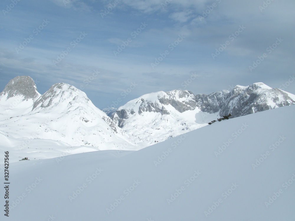 Obraz premium beautiful skitouring mountain terrain in winter landscape tennengebirge in austrian alps