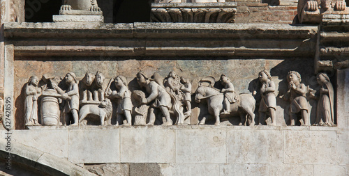 Cuadro en lienzo il ciclo dei mesi (da marzo ad agosto); altorilievo sulla facciata del Duomo di