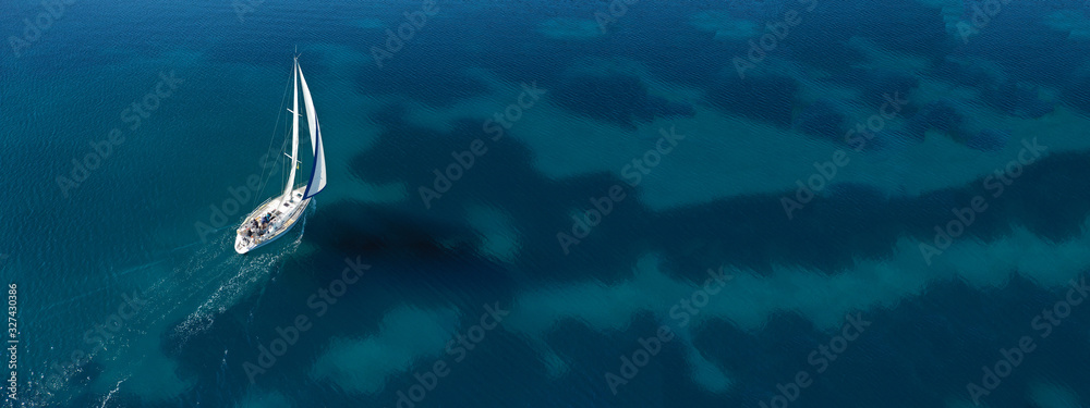 Φωτογραφία Aerial drone ultra wide photo of beautiful sail boat sailing in tropical exotic