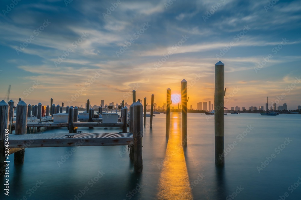 Fototapeta premium sunset miami florida water sun pier sea sky horizon night landscape river dusk urban architecture sunrise ocean bridge beach dock cloud