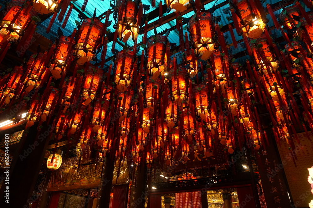 Obraz premium Red light in temple in taipei