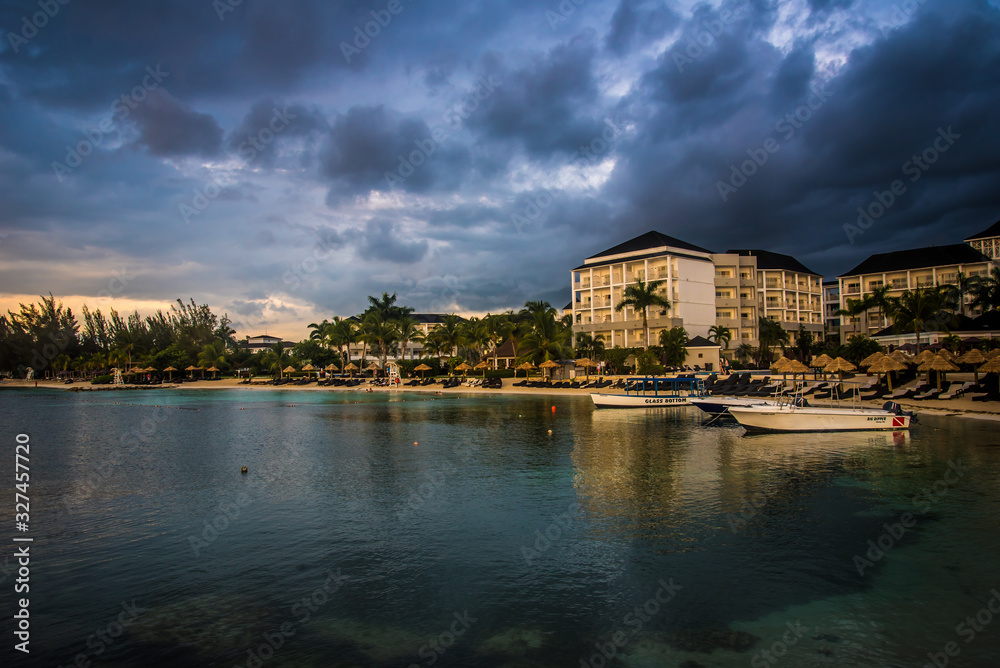 Obraz premium Tropical Island Sunset
