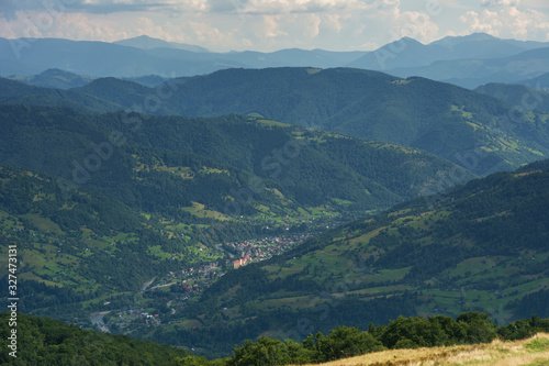 Fototapeta Naklejka Na Ścianę i Meble -  Summer in the Ukrainian Carpathians with beautiful mountain scenery