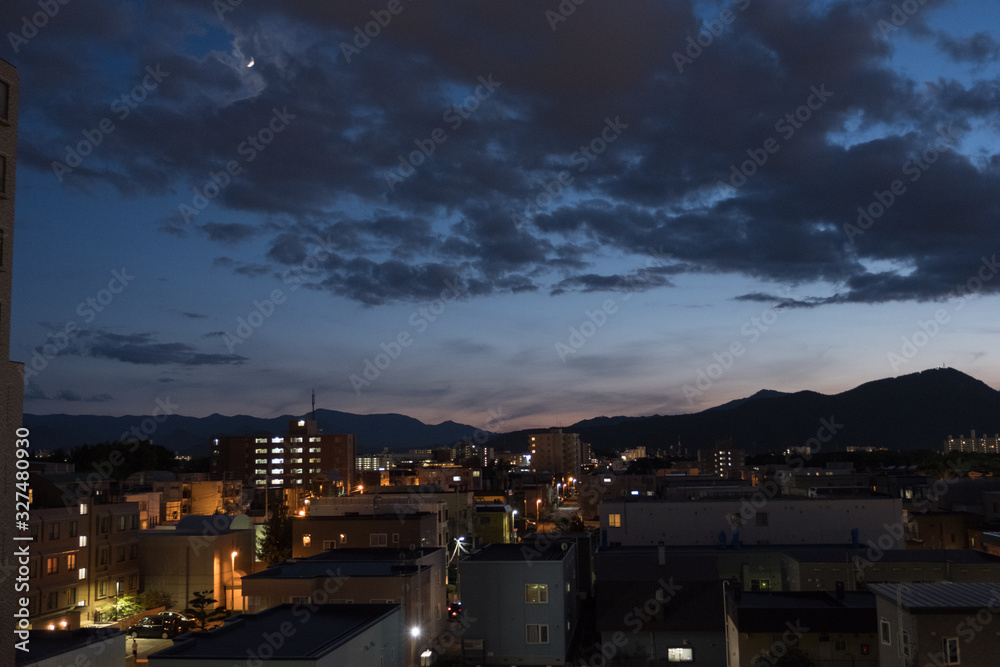 [札幌]日没後＿藻岩山と町明かり