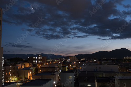 [札幌]日没後＿藻岩山と町明かり
