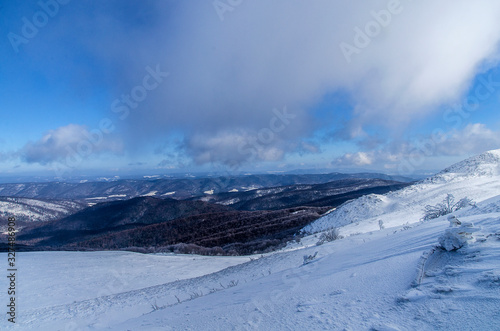 Fototapeta Naklejka Na Ścianę i Meble -  Bieszczady panorama z połoniny Wetlińskiej zima