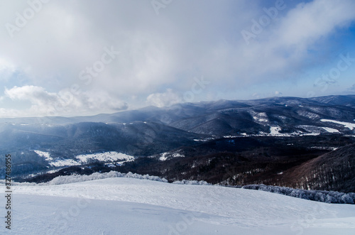 Bieszczady panorama z połoniny Wetlińskiej zima