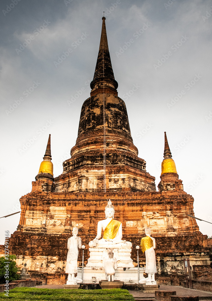 Naklejka premium Wat Yai Chai Mongkhon, a Buddhist temple of archaeological park, Ayutthaya, Thailand